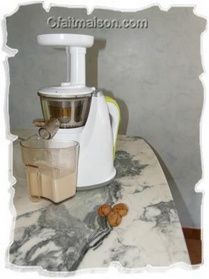 lait cru de noix  l'extracteur de jus vertical