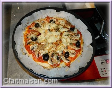 Pizza aux champignons cuite  la Tarte Rvolution 3D.